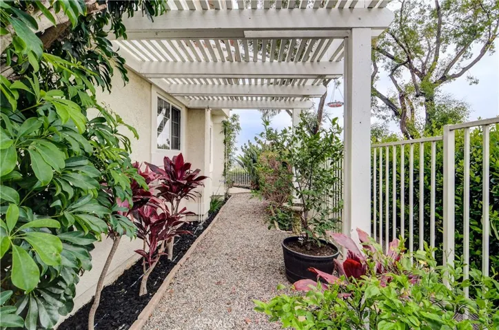 Private wrap around yard allows plenty of space for entertaining and gardening...or just relaxing...plus the perfect space for pets too.