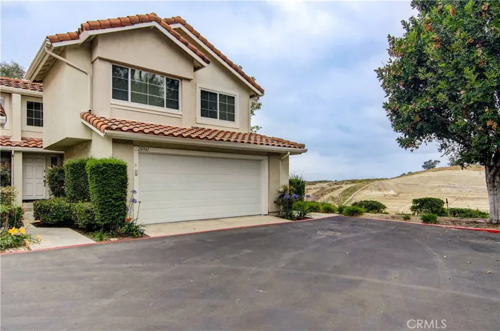 Fantastic cul de sac location for this private end unit, plus ultimate privacy and wrap around yard. Feels like a single family home for sure.