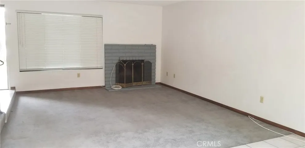 Living Room with fireplace