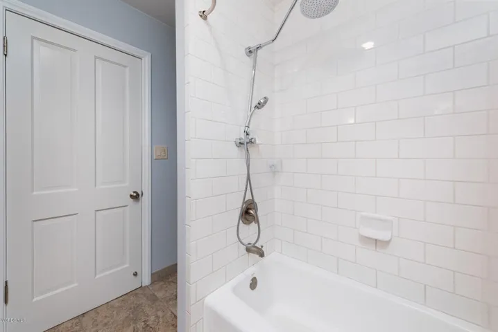 full bathroom shared #3