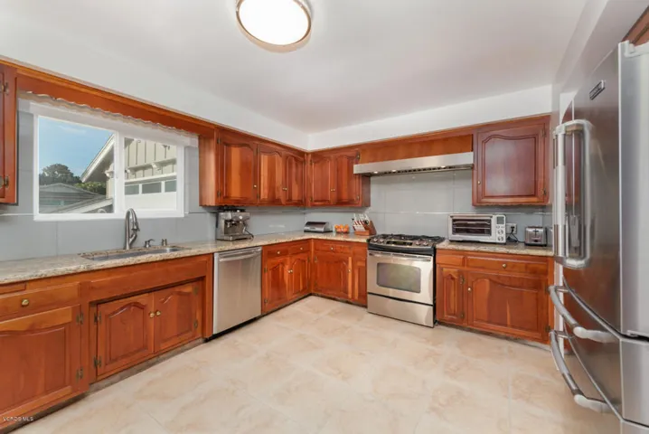 Spacious kitchen