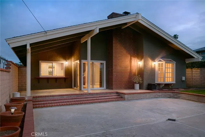 711 11th Street, Huntington Beach, California 92648