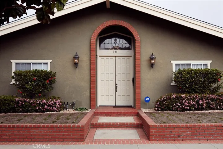711 11th Street, Huntington Beach, California 92648
