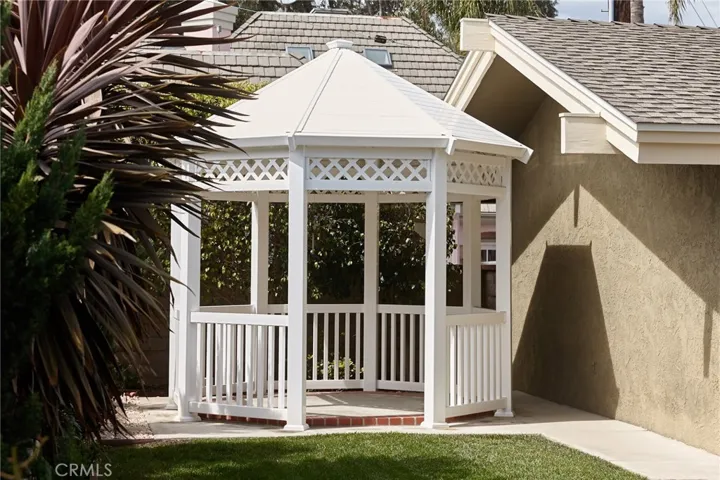 711 11th Street, Huntington Beach, California 92648