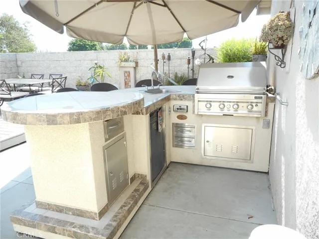 Custom Outdoor Kitchen/BBQ with Refrigerator and Sink