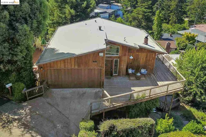 22 Ascot Ln, Oakland, California 94611