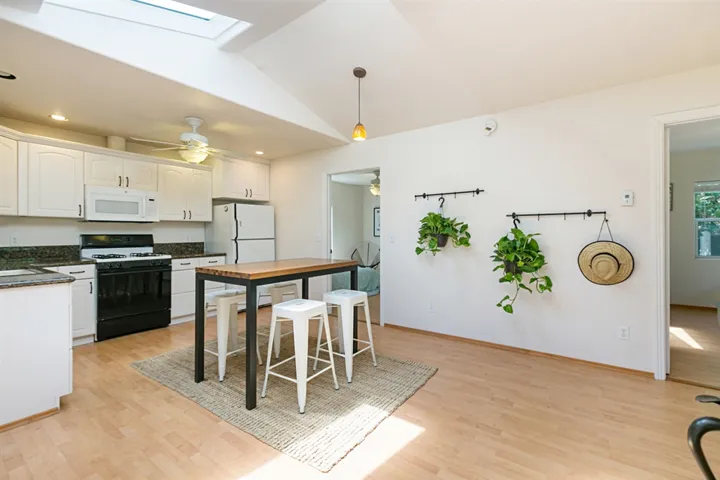 130 Athena St., Encinitas, California 92024