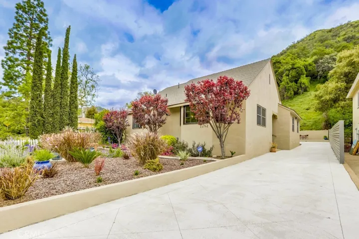 2252 E Chevy Chase Drive, Glendale, California 91206