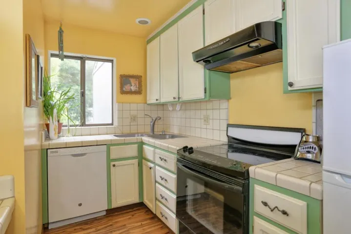 1535 Hidden Terrace Court, Santa Cruz, California 95062
