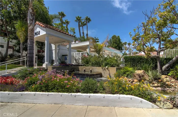 This guard-gated community is kept so well. You will love the running water, landscape, and entire community as a whole.