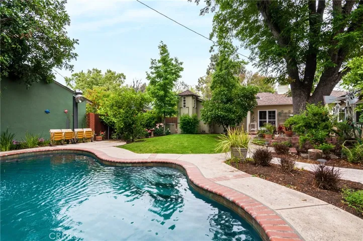 4935 Morella Avenue, Valley Village, California 91607