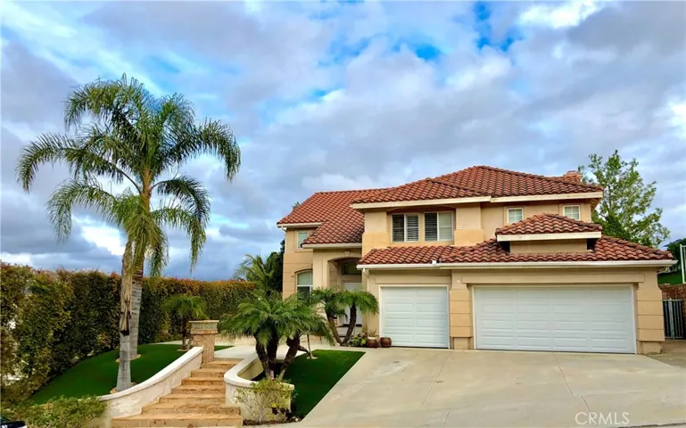 Very private and beautiful picture of Front of Home with artificial turf.