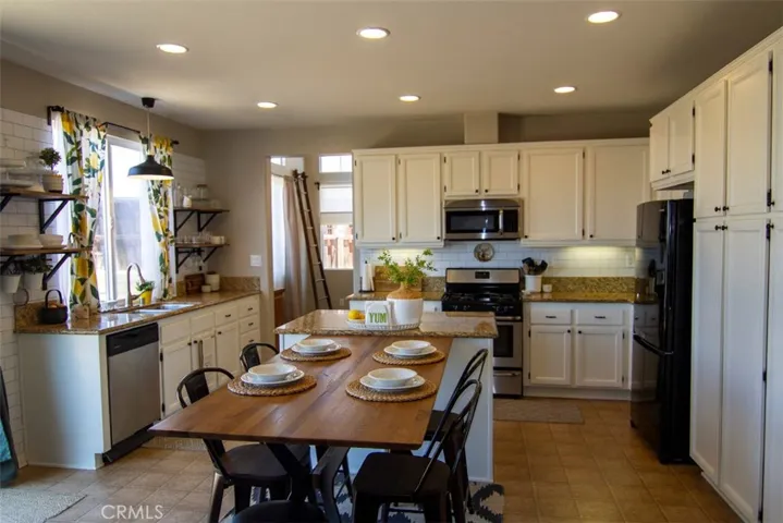 24882 Rainbarrel Road, Wildomar, California 92595