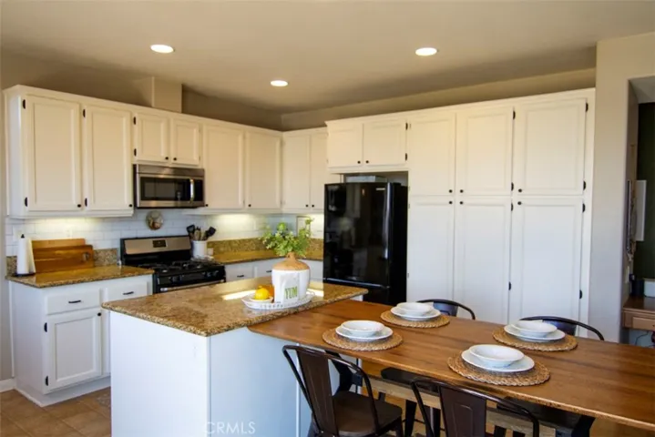 24882 Rainbarrel Road, Wildomar, California 92595