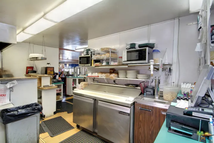 Sandwich table