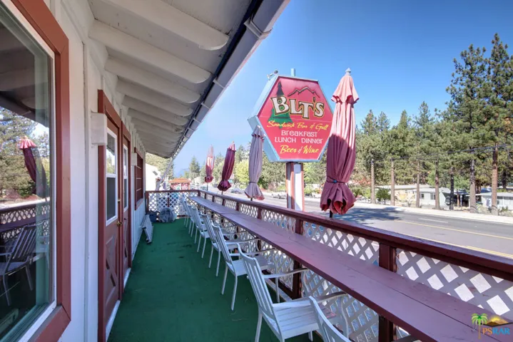 Front deck seating