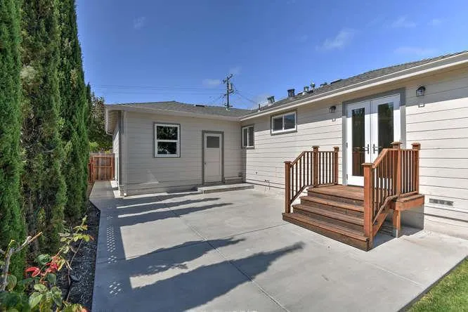 425 Upton Street, Redwood City, California 94062