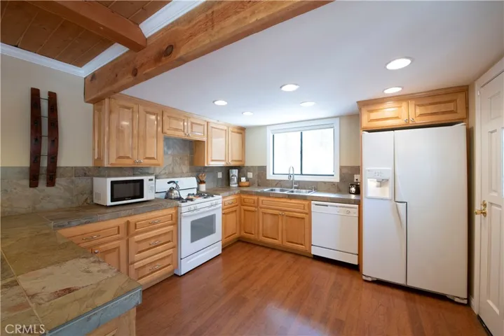 418 Tyrol Lane, Big Bear, California 92315