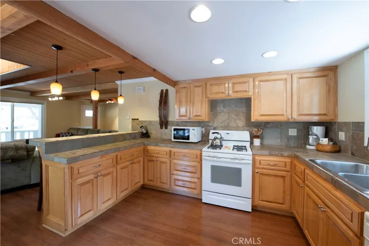 418 Tyrol Lane, Big Bear, California 92315