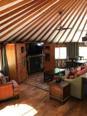 7164 Redwood Retreat Road, Gilroy, California 95020
