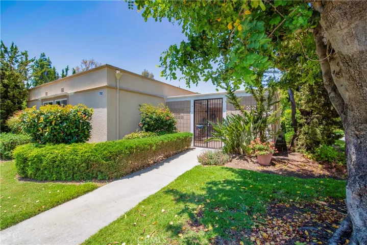 Beautiful Madrid Model in a great location, within walking distance to the Laguna Woods Performing Arts Center. The carport is just a few steps away, absolutely no steps to get into the home.