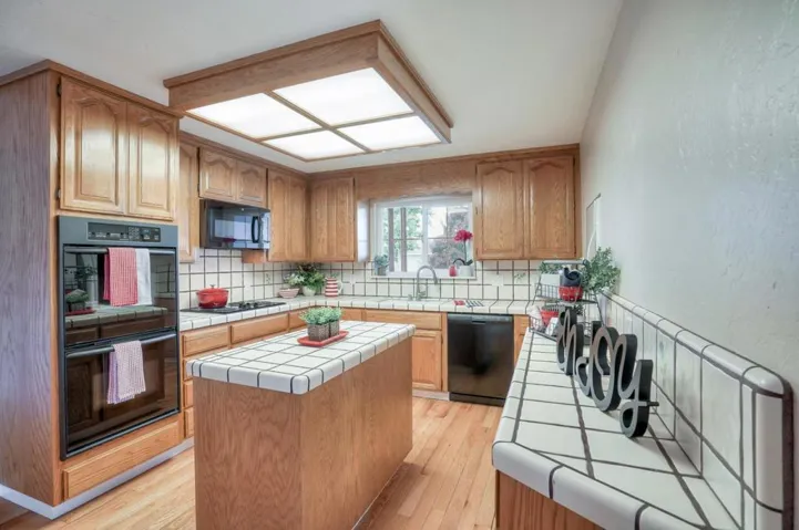 717 La Paloma Way, Gilroy, California 95020