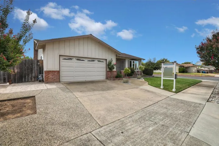 717 La Paloma Way, Gilroy, California 95020