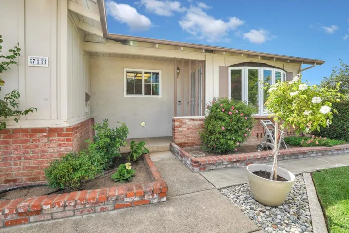 717 La Paloma Way, Gilroy, California 95020