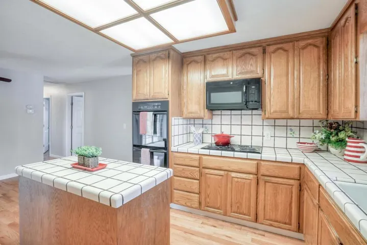 717 La Paloma Way, Gilroy, California 95020