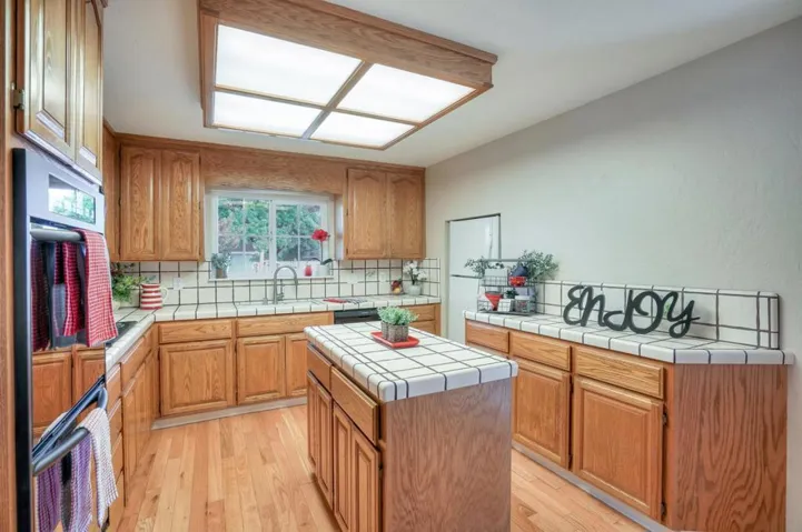 717 La Paloma Way, Gilroy, California 95020