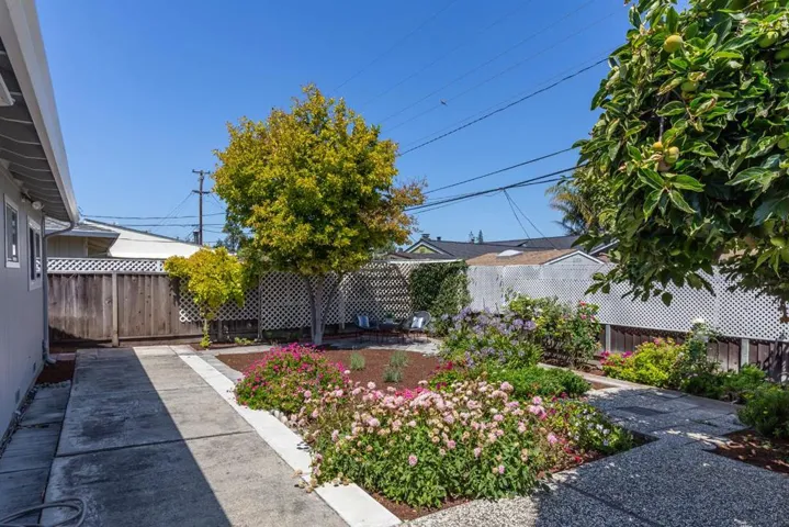 752 San Carlos Avenue, Mountain View, California 94043