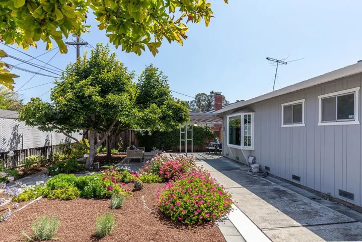 752 San Carlos Avenue, Mountain View, California 94043