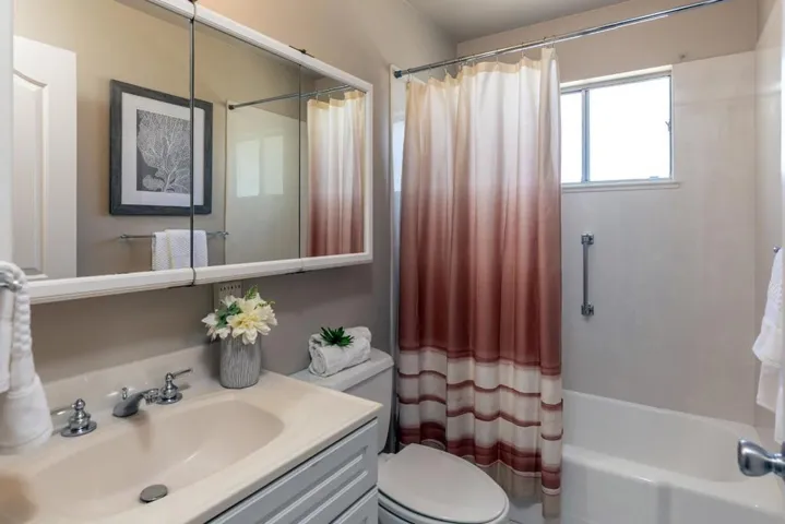 752 San Carlos Avenue, Mountain View, California 94043