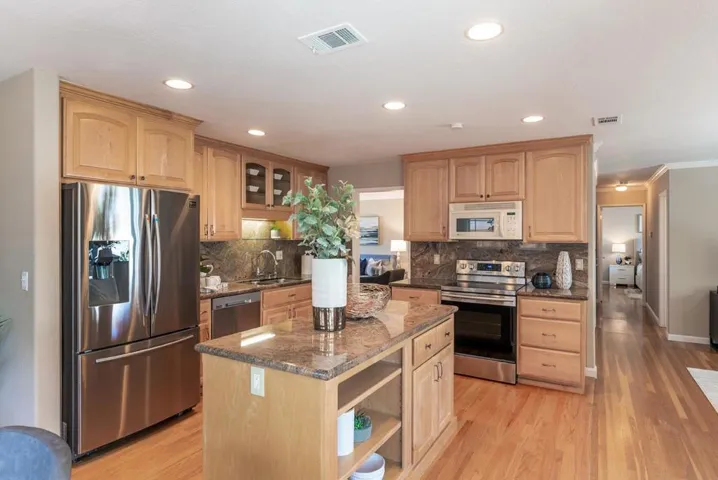 752 San Carlos Avenue, Mountain View, California 94043
