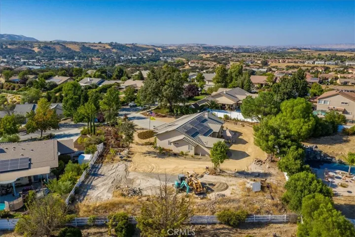 1614 Via Flora, Paso Robles, California 93446