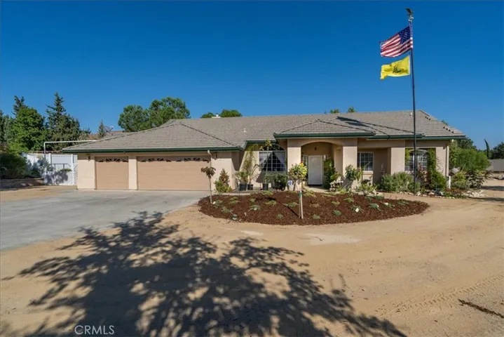 1614 Via Flora, Paso Robles, California 93446