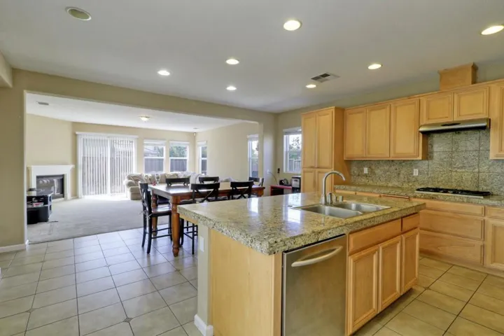 16846 Shady Mill Way, Lathrop, California 95330