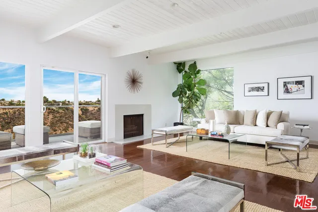 2001 Stradella Road, Los Angeles, California 90077