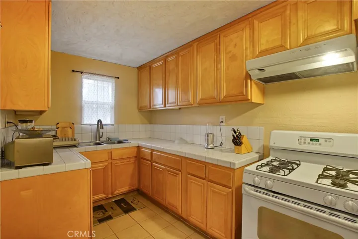 939 W Phillips Boulevard, Pomona, California 91766