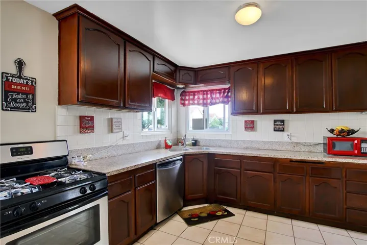 939 W Phillips Boulevard, Pomona, California 91766