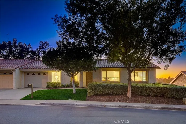 28061 Calle Valdes, Mission Viejo, California 92692