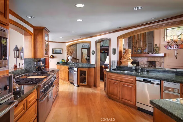 28175 N Shore Road, Lake Arrowhead, California 92352