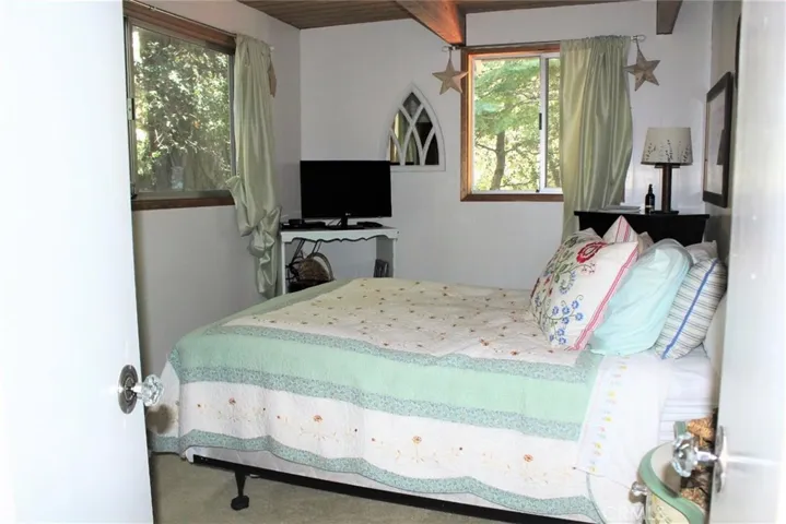 25183 Forest Lake Drive, Crestline, California 92325