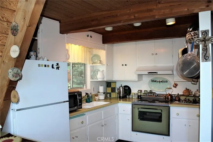 25183 Forest Lake Drive, Crestline, California 92325
