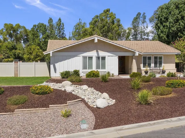 1183 Muirfield Road, Riverside, California 92506