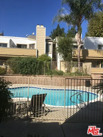 18408 Hatteras Street 13, Tarzana, California 91356