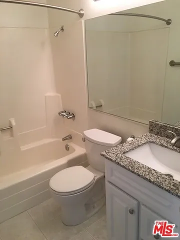 18408 Hatteras Street 13, Tarzana, California 91356