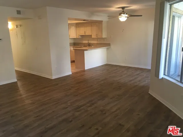 18408 Hatteras Street 13, Tarzana, California 91356