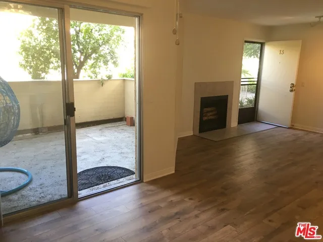 18408 Hatteras Street 13, Tarzana, California 91356