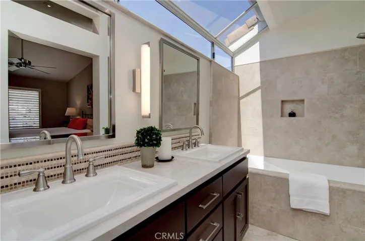 5 star accommodations here with large soaking tub and lots of light.